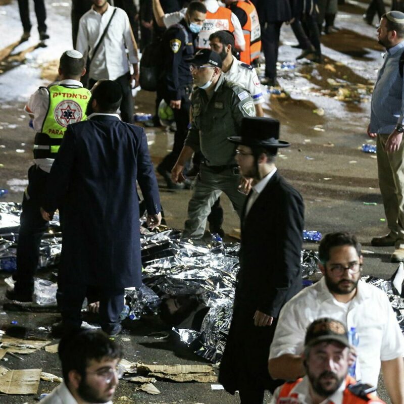 Al menos 38 muertos y decenas de heridos tras una estampida durante una celebración religiosa en el Israel.