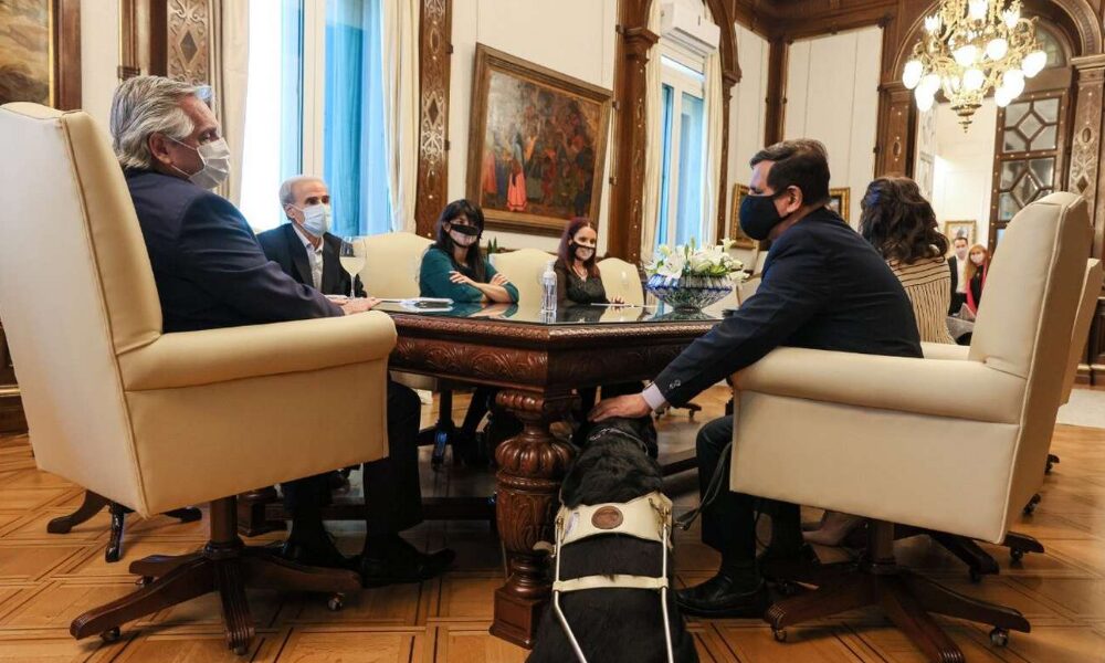 Alberto Fernández tuvo que ir a una capacitación tras la polémica por sus dichos sobre los niños con discapacidad.