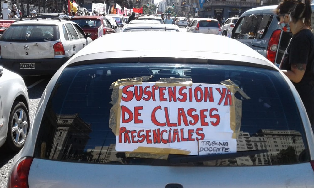 Agrupaciones docentes convocan a un bocinazo  en contra de la presencialidad.