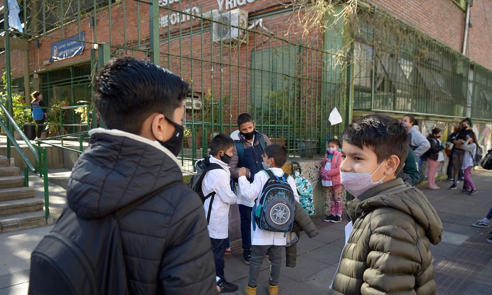 El gobierno de Horacio Rodríguez Larreta recomienda a los alumnos ir a las aulas con mantas.