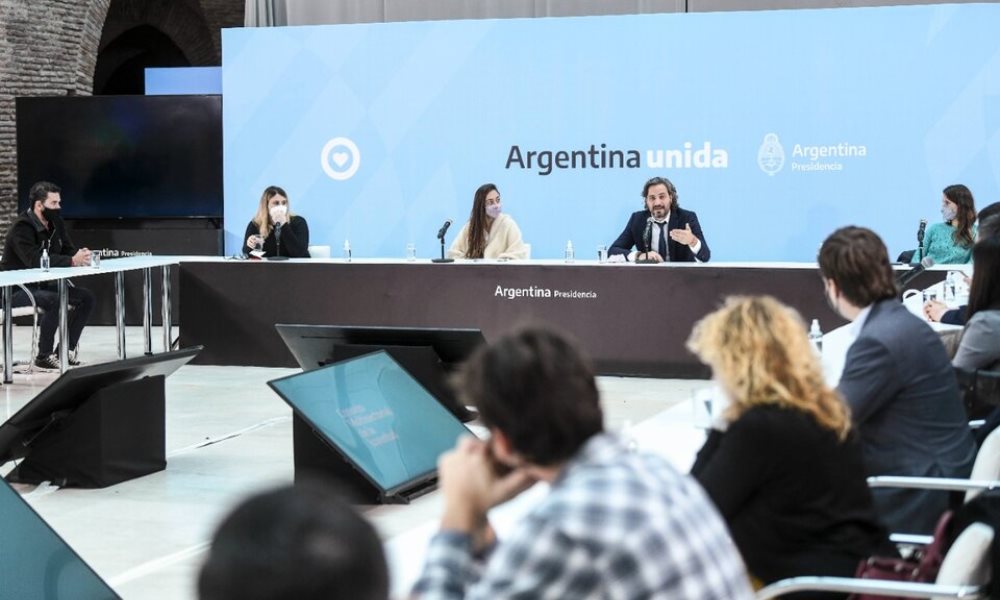 Santiago Cafiero: «Argentina no es ese país de mierda que a veces tratan de retratar».