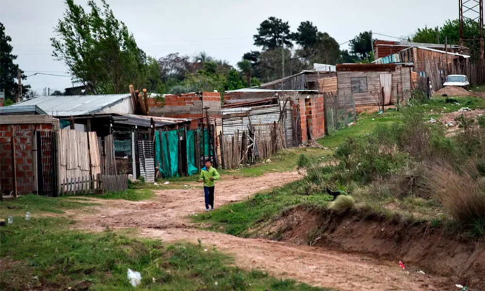 Un grupo familiar tipo necesita .216 al día para cubrir sus necesidades básicas.