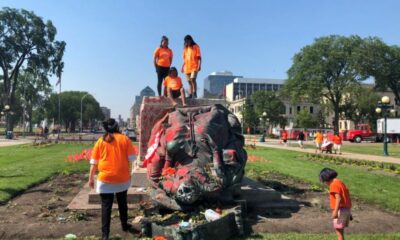 Canadá: Derriban estatuas de la Reina Victoria e Isabel II tras el hallazgo de las tumbas indígenas.