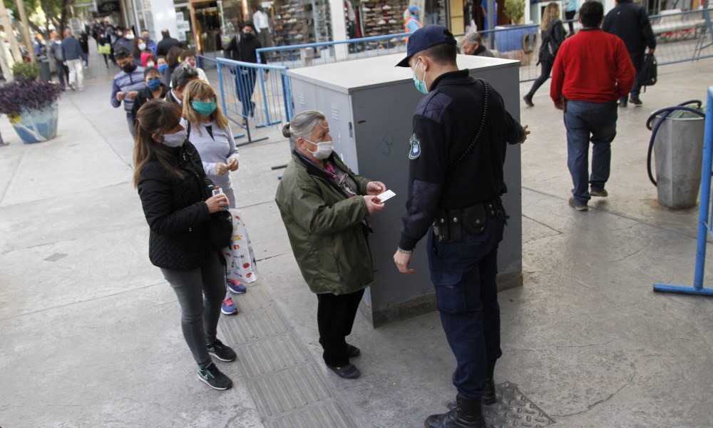 Desde el Gobierno analizan crear un «Pase de circulación».