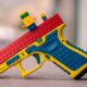 Polémica en Estados Unidos por una pistola que se parece a un juguete de Lego.