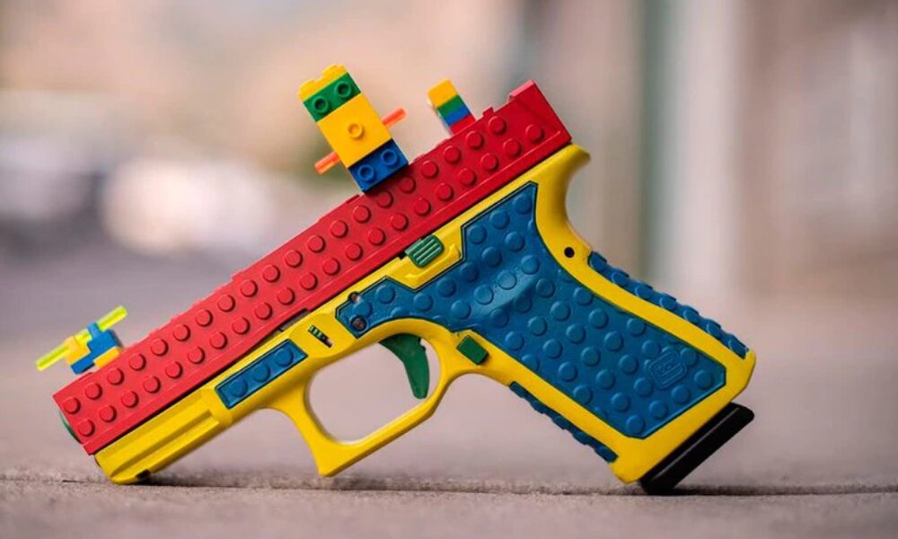 Polémica en Estados Unidos por una pistola que se parece a un juguete de Lego.