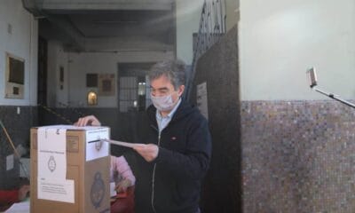 El precandidato de Consenso Ischigualasto, Arancibia, ya votó.