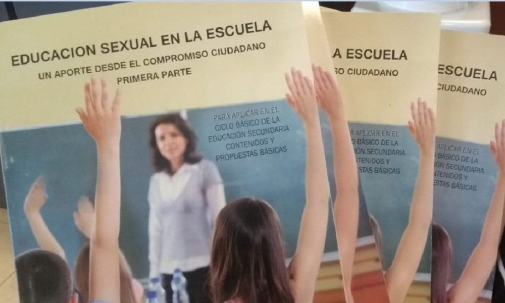 180 libros sobre Educación Sexual para festejar el día de la Educación Privada.