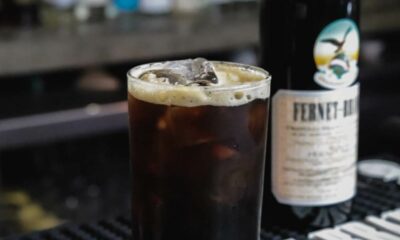 Mendoza: Denuncian a estafadores que venden fernet adulterado con agua y tinta.