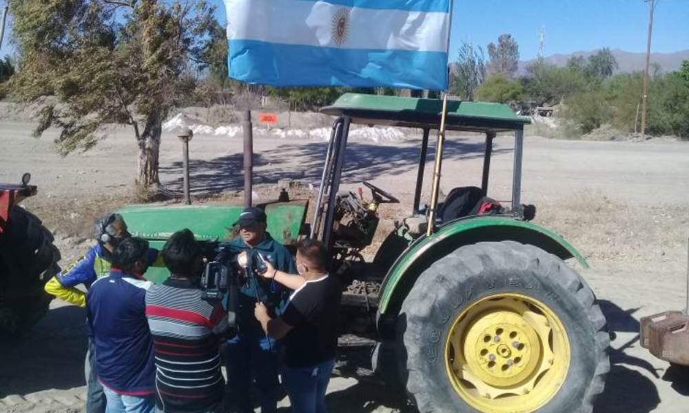 Productores jachalleros se manifestaron en un «tractorazo» por la crisis hídrica.