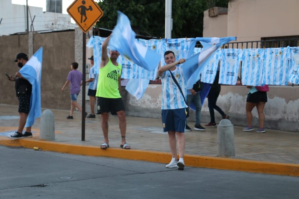 Máxima expectativa por la llegada de los jugadores a San Juan.