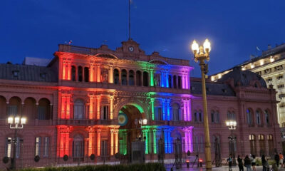 La Casa Rosada se iluminó con los colores del orgullo LGBTI+