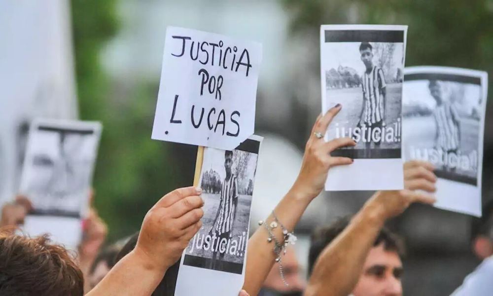 La policía que está prófuga dijo que «no tuvo nada que ver» con el crimen de Lucas.