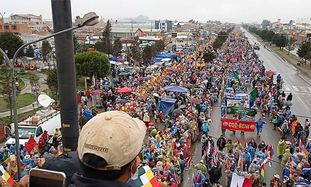 Bolivia: masiva «Marcha por la Patria» en apoyo al Gobierno de Luis Arce.