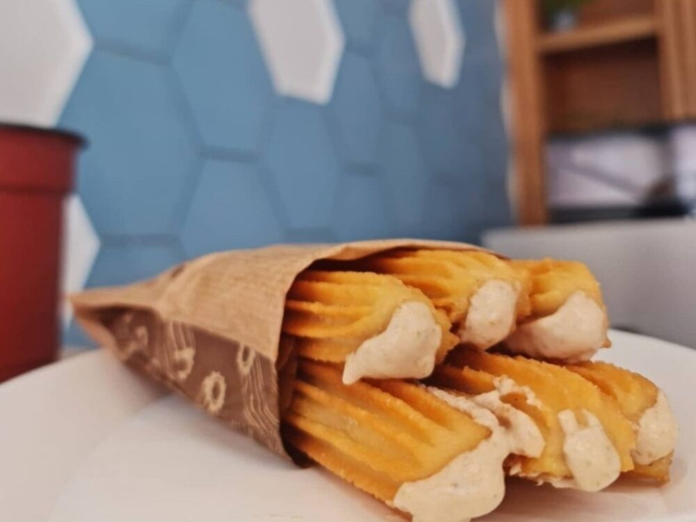 Aparecieron los churros rellenos de vitel toné y desató la polémica en las redes.