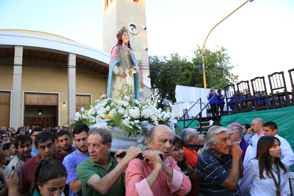 Procesión y misa en honor a Santa Lucía.