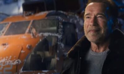 Schwarzenegger visita en helicóptero a un niño que le envió una carta hace 30 años.