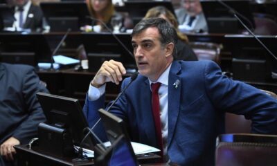 Esteban Bullrich renuncia a su banca de senador.