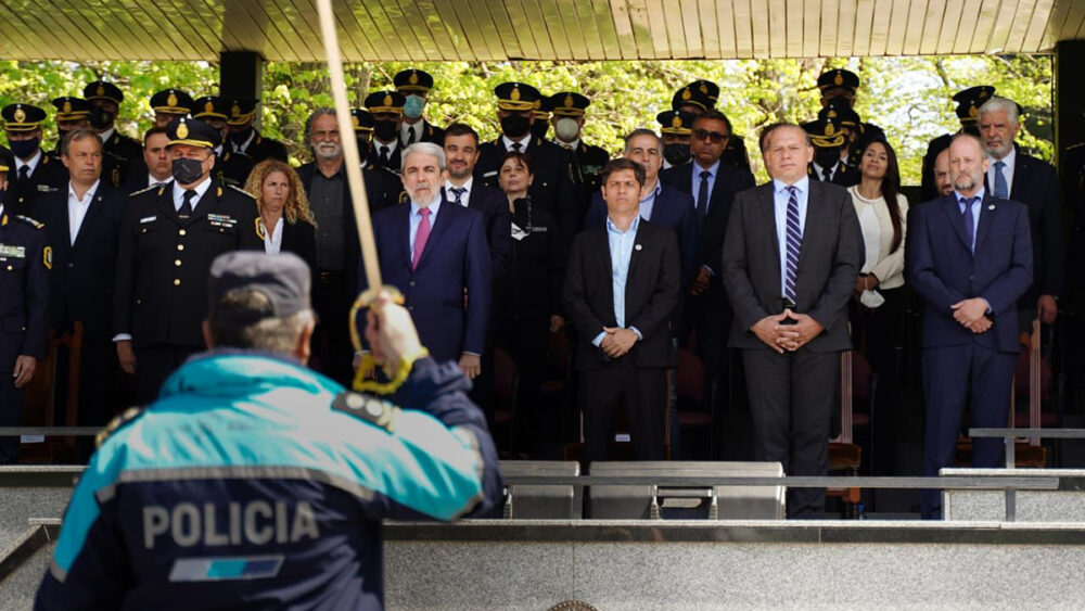 Mensaje de Kicillof a la Policía bonaerense: «Necesitamos una Policía implacable con el delito y en cumplimiento de la ley».