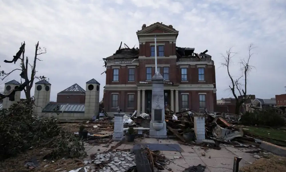 EEUU: fuerte destrucción y casi 80 muertos tras el paso de 19 tornados.