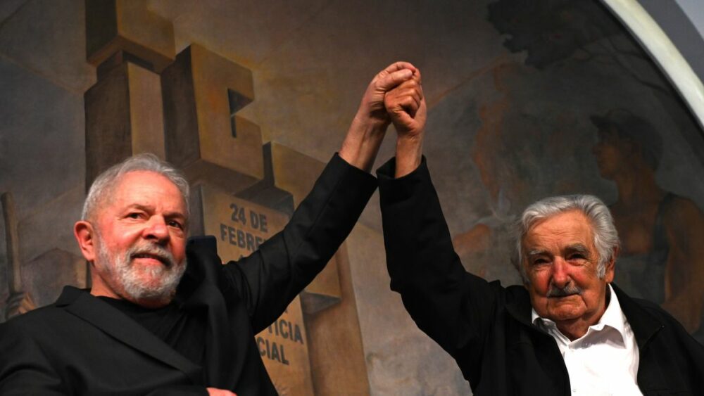 Lula y Pepe Mujica en la CGT: «Juntos somos fuertes y separados, frágiles».