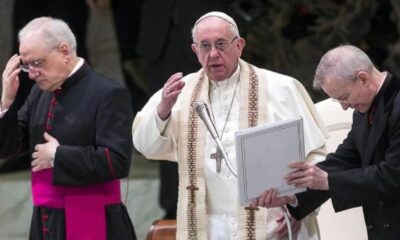 Dos colaboradores del Papa Francisco dieron positivo en Covid-19.