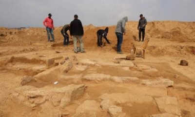 Obreros descubren 31 tumbas de la era romana en una obra en construcción en la Franja de Gaza.