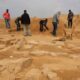 Obreros descubren 31 tumbas de la era romana en una obra en construcción en la Franja de Gaza.