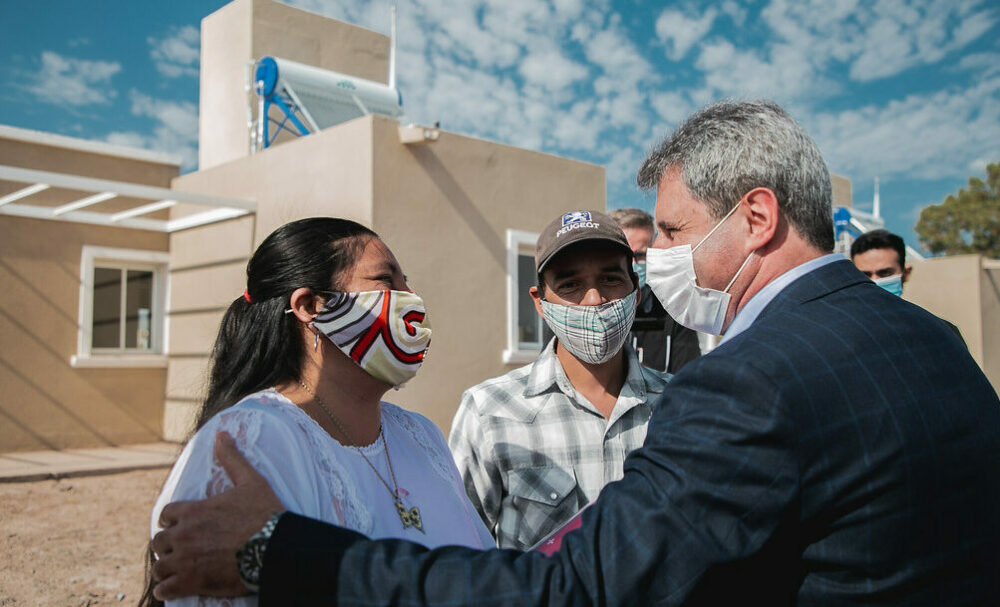 El gobernador Uñac entregó un barrio en Cochagual y anunció avances en las 300 nuevas viviendas para Sarmiento.