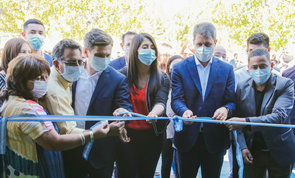 Uñac visitó San Martín para inaugurar una red domiciliaria de gas y anunciar la construcción de más viviendas.￼