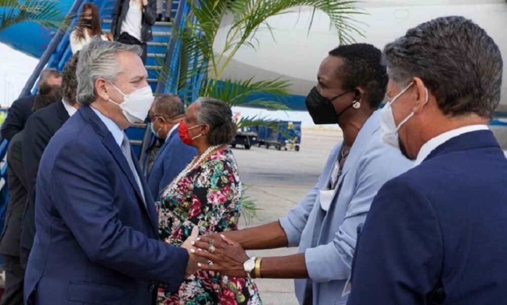 Alberto Fernández se reúne con Mia Mottley la primera ministra de Barbados.