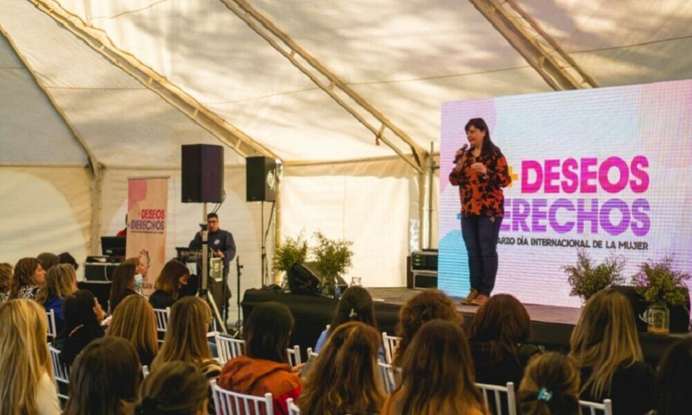 Desarrollo Humano realizó el Encuentro de Mujeres Sanjuaninas bajó el lema «+Deseos +Derechos».￼