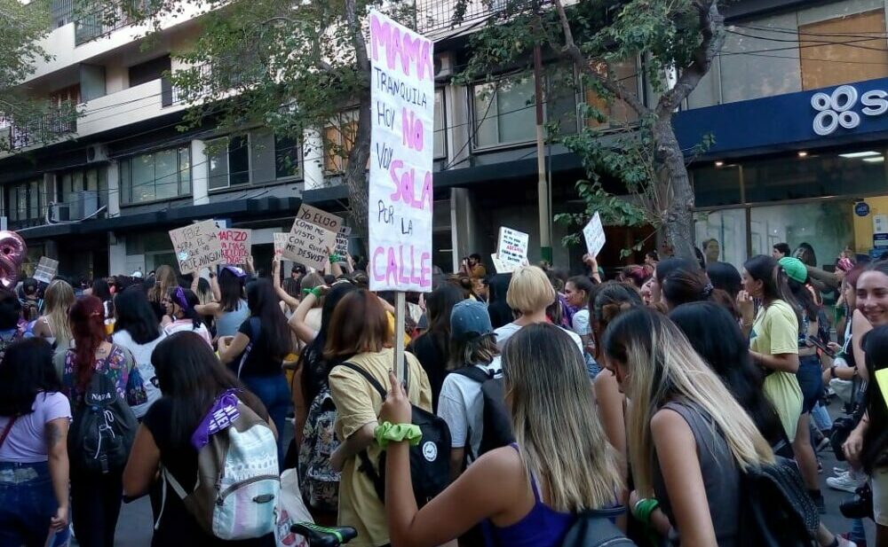 La marcha del 8M en la voz de mujeres sanjuaninas.