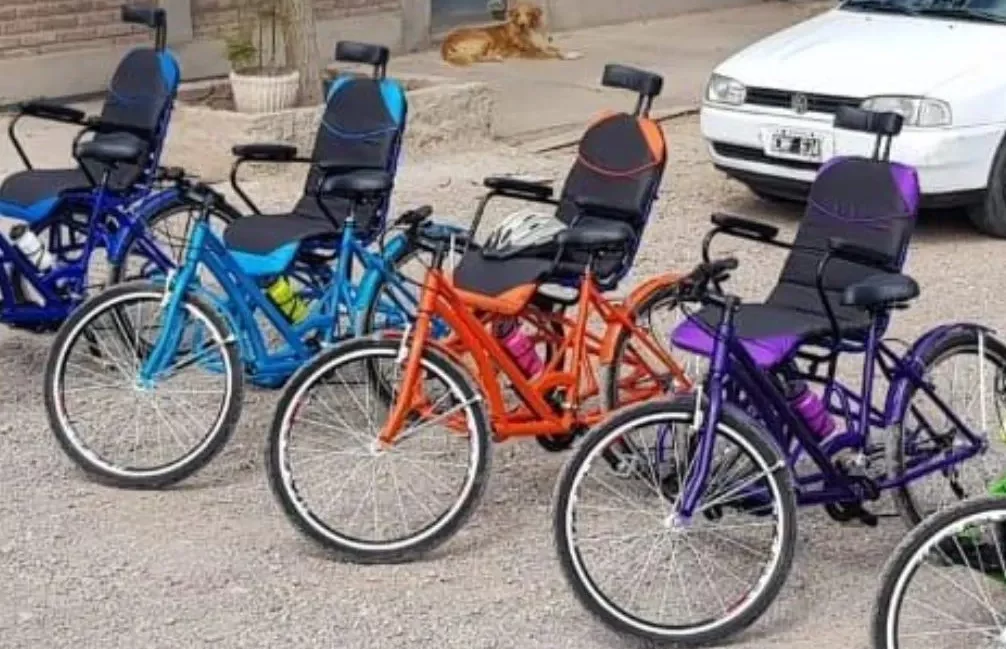 Robaron bicicletas para personas con discapacidad y solicitan la ayuda de la sociedad para recuperarlas.