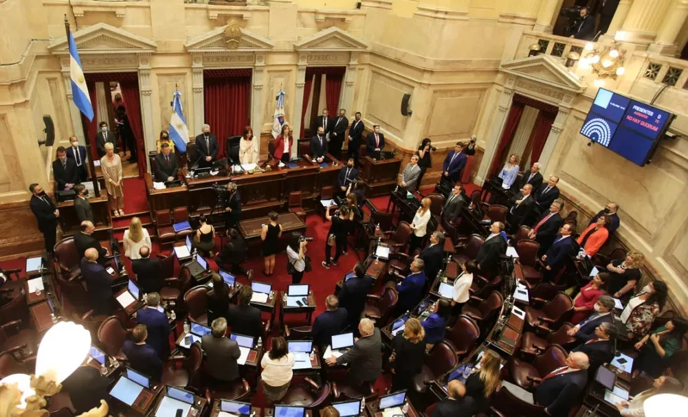 Después de varias horas de debate, el Senado se encamina para aprobar el acuerdo con el FMI.