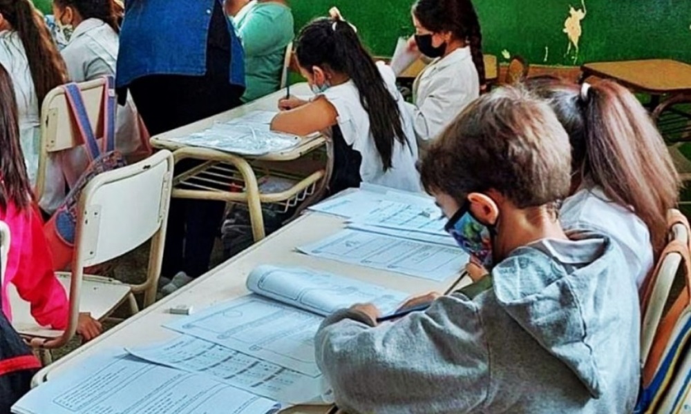 Una hora más de clases en primaria: la propuesta nacional empieza a analizarse en San Juan.