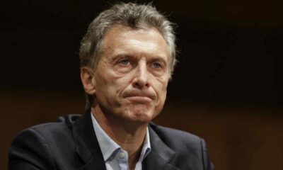 Empresarios sacaron dólares del país tras reunirse con Macri dos días antes del cepo.