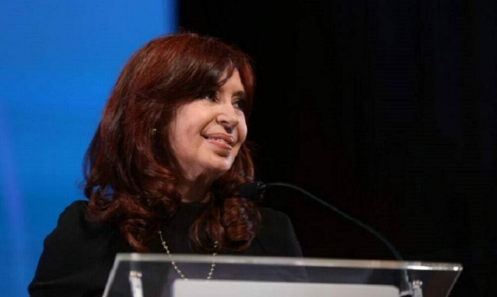 Cristina Kirchner: «Que te pongan una banda y te den un bastón no es poder.»