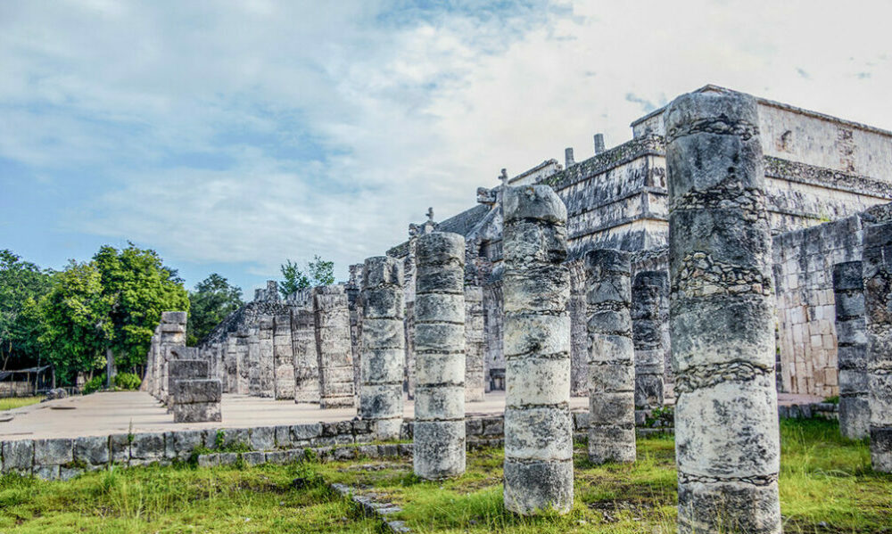 Encuentran en México los restos de una ciudad maya con un palacio, plazas y una pirámide.