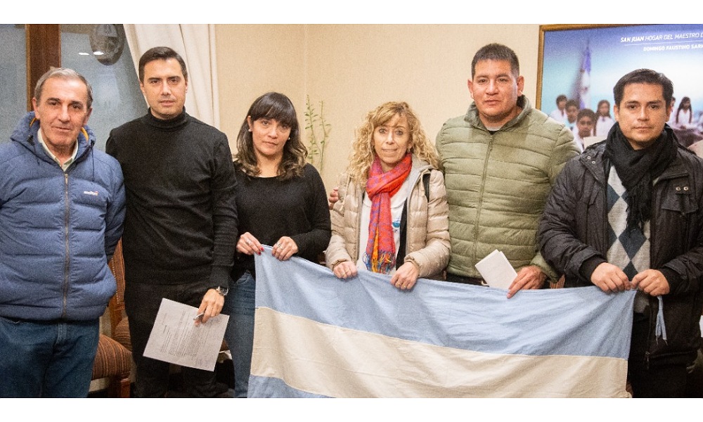 Rueda recibió el segundo petitorio de docentes autoconvocados.