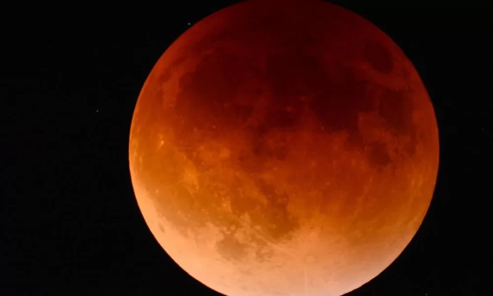 ¡No te lo pierdas! Viví el eclipse lunar total en el Observatorio Félix Aguilar.