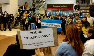 Los empleados estatales volvieron a manifestarse en los pasillos del Centro Cívico.