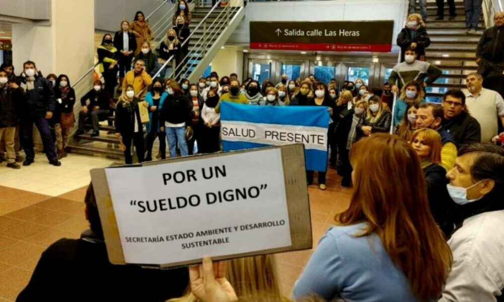 Los empleados estatales volvieron a manifestarse en los pasillos del Centro Cívico.