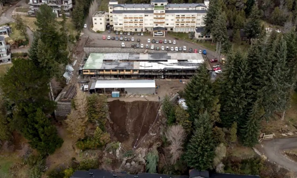 Alud en un hotel en Bariloche: encontraron los cuerpos de los dos turistas uruguayos.