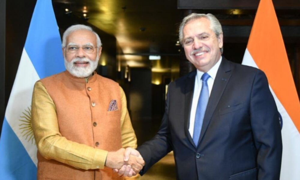 G7: Fernández junto al primer ministro de India, Narendra Modi.