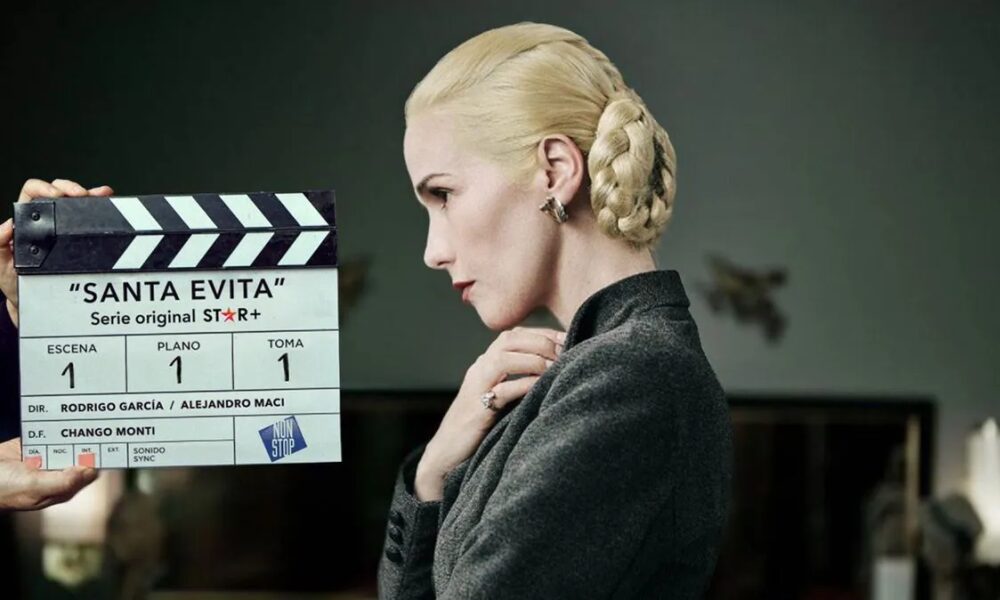 «Santa Evita» la serie de la historia del secuestro y profanación de los restos de Eva Duarte de Perón se estrena este mes.