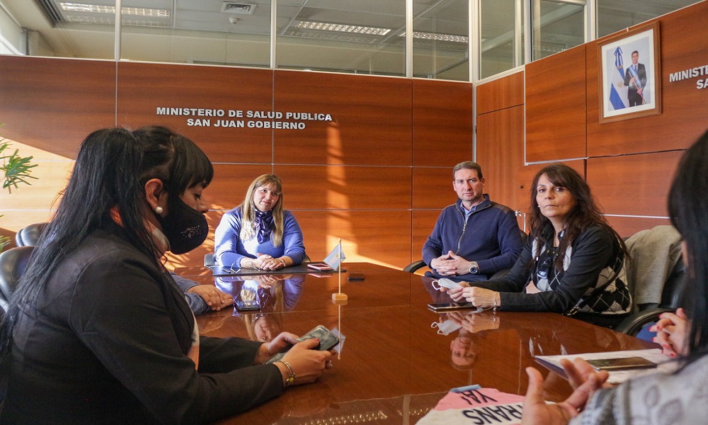 La ministra de Salud se reunió con referentes de organizaciones LGBTQ+.