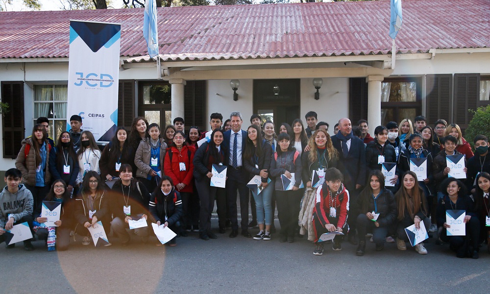 Sergio Uñac dialogó con estudiantes del Proyecto Jóvenes Construyendo Democracia.