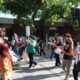 Profesionales autoconvocados marchan hacia plaza 25 de Mayo, reclamando por sus derechos.