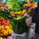 Feria agroproductiva para comprar frutas y verduras económicas.